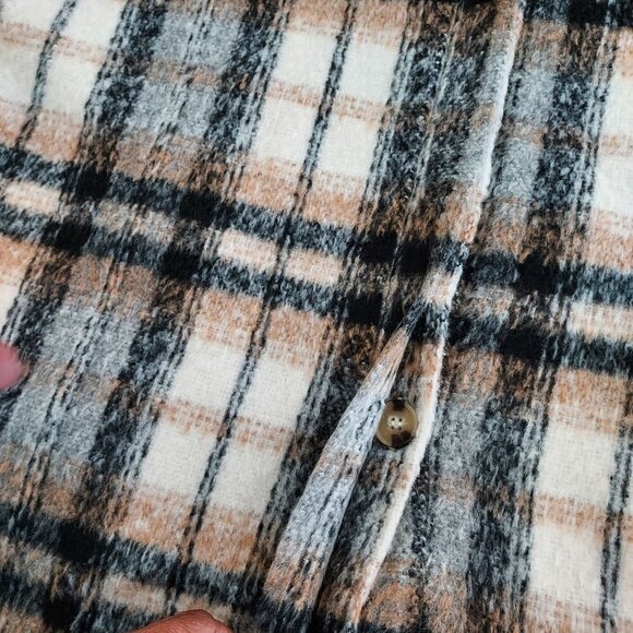 Good American Button Down Neutral Plaid Shacket NWT - Picture 3 of 15